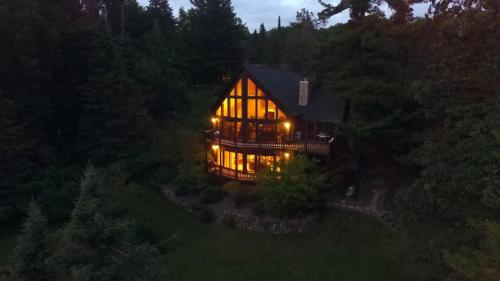 Majestic Retreat in Hayward, USA