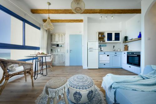 Authentic Beachfront Apartment by Sea N' Rent