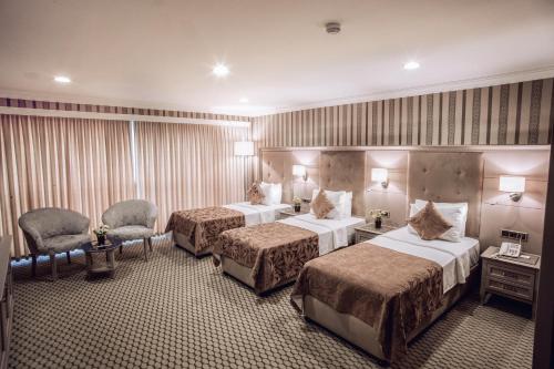3 twin beds