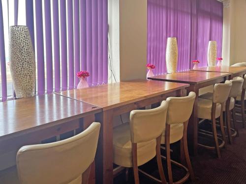 Garveys Promenade Hotel - image 14