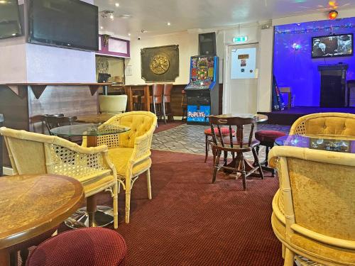 Garveys Promenade Hotel - image 12