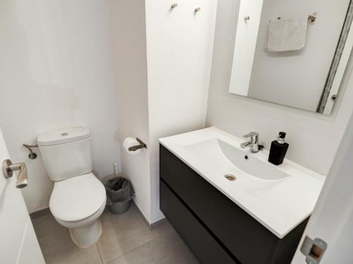 Clarimar Beach Apartment by Hello Homes Sitges - image 3