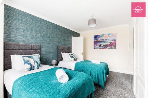 Solihull & Birmingham-4 Bedroom House with 6 beds & Parking - image 9