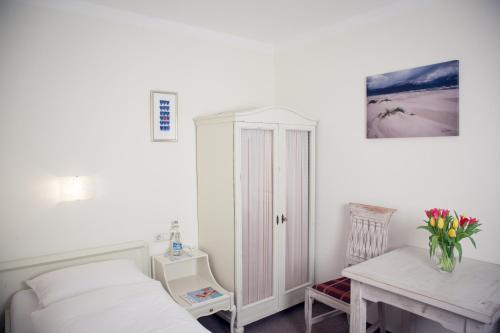Small Single Room image 1