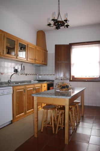 ห้องครัว, Abrigo da Geira House in แตร์ราส เด โบว์โร