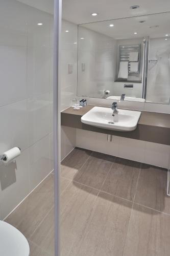 Best Western Plus Nottingham City Centre Room Type - Standard Room with Two Single Beds