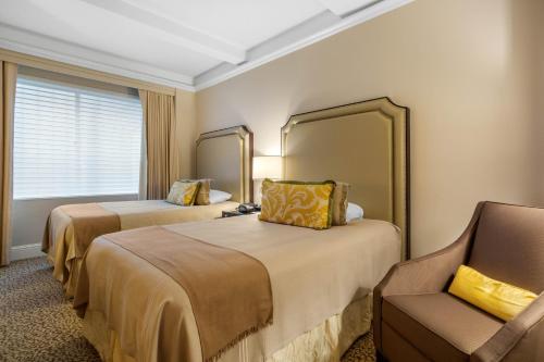 Deluxe Double Room with Two Double Beds image 4