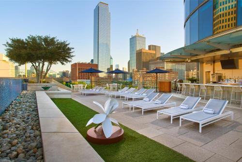 Swimming pool, Omni Dallas Hotel in Dallas City Center