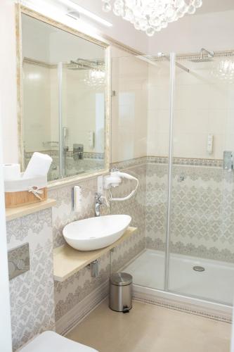 Deluxe Double Room with Side Sea View room in COLUMBUS Apartamenty Ustka - Marynarki Polskiej 2