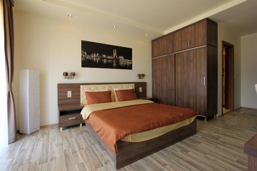 1 queen bed