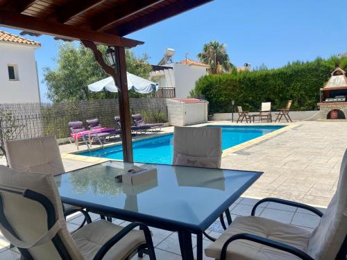 Exellent 3 bedroom Villa in Coral Bay 4