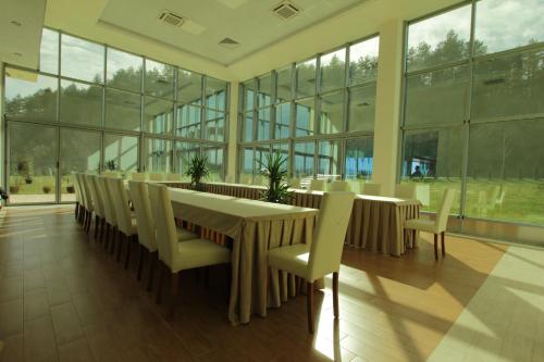 Darījumu centrs, Hotel La Villa in Dakovica