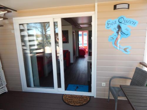 Floating House Sea Queen – Portoroz, MO