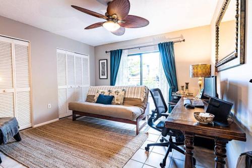 Spiritual Oasis! The perfect location for those who have a flair for the healing arts and an eclectic, creative style and sensibility.  in Sarasota, USA