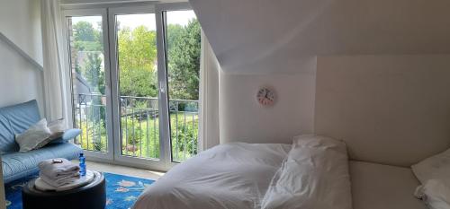 Schönste Lage am Rhein in unmittelbarer Stadtnähe, B & B