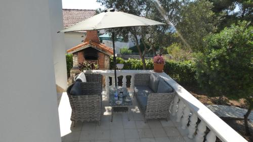 Faciliteiten, Two-room Apartment LIDIJA with terrace and parking in Okrug Donji