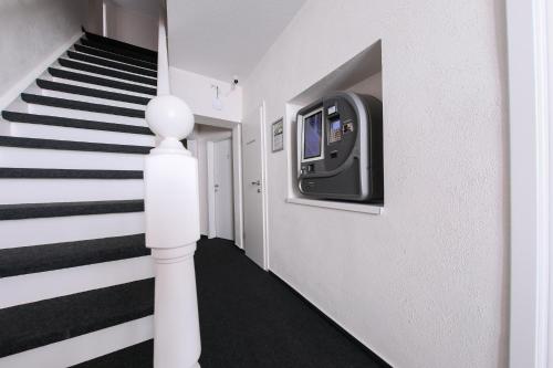 Előcsarnok, 24/7 selfcheckin Schmiedestrasse in Leer (Ostfriesland)