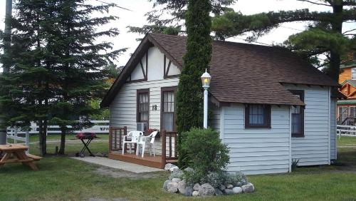 Beach House Lakeside Cottages