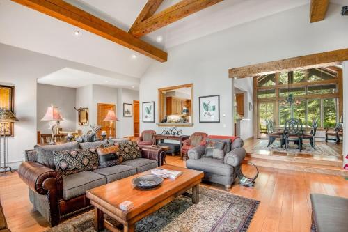 40 Goshawk home in Avon, USA