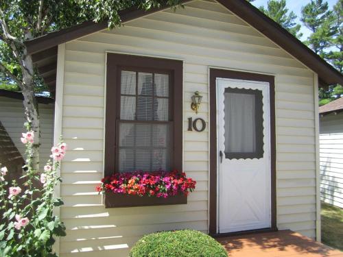 Beach House Lakeside Cottages