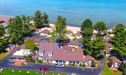 Beach House Lakeside Cottages