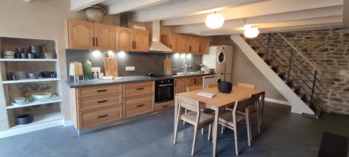 Shared lounge/TV area, Le Pas du Loup in Peyrat-le-Chateau