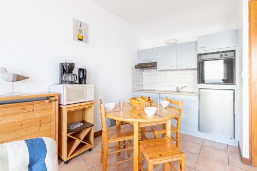 Studio avec grande terrasse et vue mer pour trois personnes