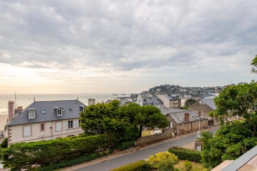 Studio avec grande terrasse et vue mer pour trois personnes