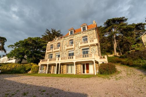 Studio avec grande terrasse et vue mer pour trois personnes