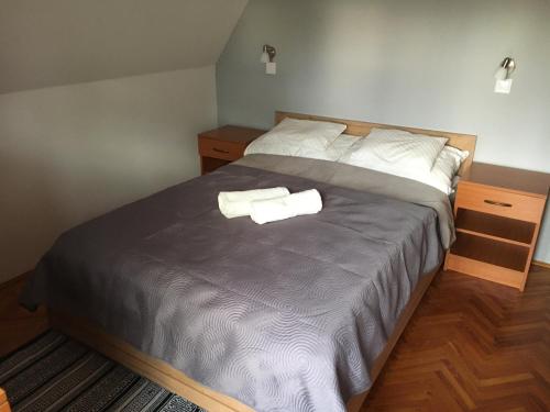 2 bedrooms, 3 beds