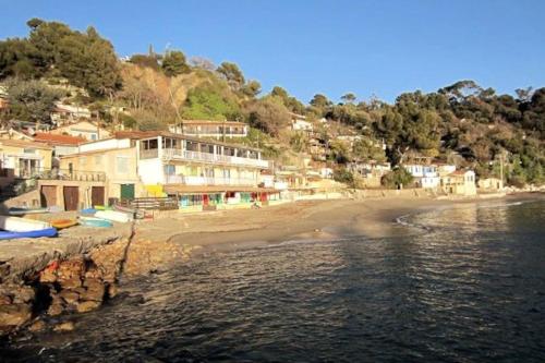 LE PRADET 50m de la plage T2 tout confort LESCLESDENICOLE