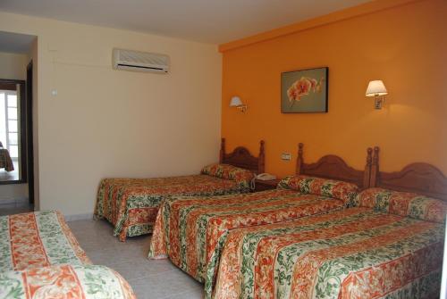 Hostal Italia Room Type - Standard Quadruple Room
