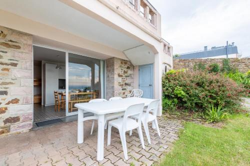 Rez-de-jardin avec vue mer au coeur de la station de Peneuf-Val-Andre - Location saisonnière - Pléneuf-Val-André