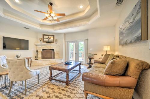 Luxe Canyon Home Decks, Hot Tub and Lake Views in Canyon Lake, USA
