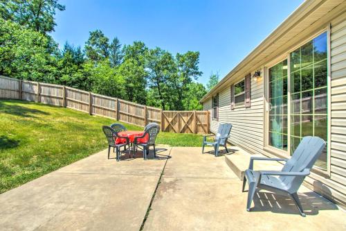 Sunny Wisconsin Dells Apartment with Deck and Fire Pit