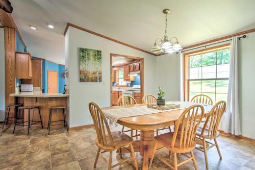 Sunny Wisconsin Dells Apartment with Deck and Fire Pit in Wisconsin Dells, USA