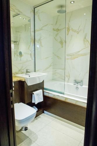 Busby Hotel - image 10