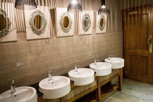 Busby Hotel - image 6