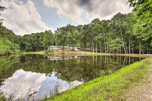 McDonough Getaway with Private Lake on 24 Acres in McDonough, USA