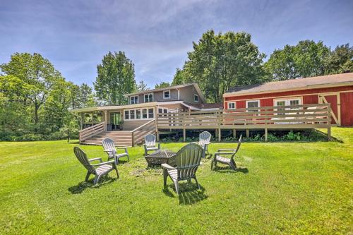 Albrightsville Home with Hot Tub Near Lake Harmony in Albrightsville, USA