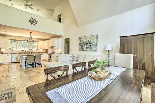 Luxurious Waterfront Home on Pickwick Lake! in Counce, USA