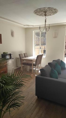 AUBIGNY SUR NERE appartement 1 2