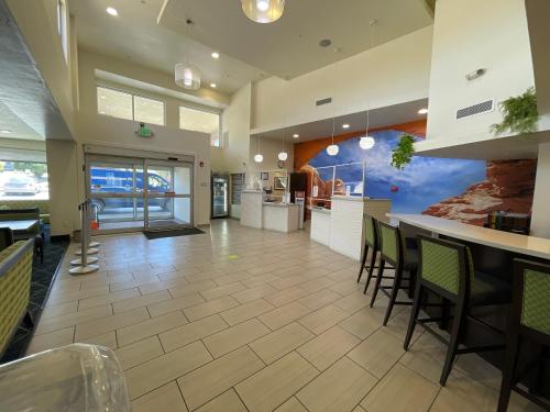 Clarion Inn & Suites Cedar City Gateway to National Parks - image 18