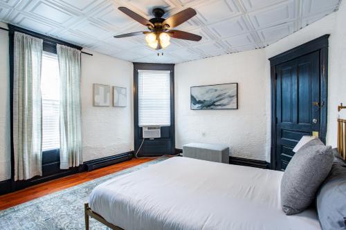 Historic Loft 5 minutes to downtown detail