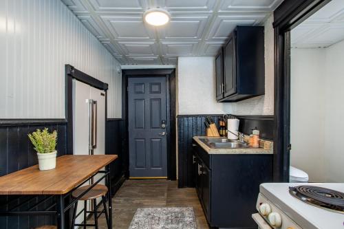 Historic Loft 5 minutes to downtown detail