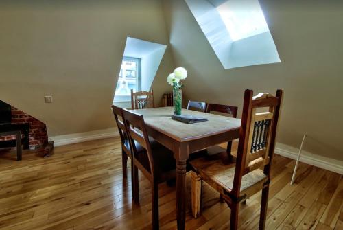Superior Two-Bedroom Apartment image 2