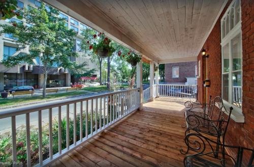 Superior Two-Bedroom Apartment image 8