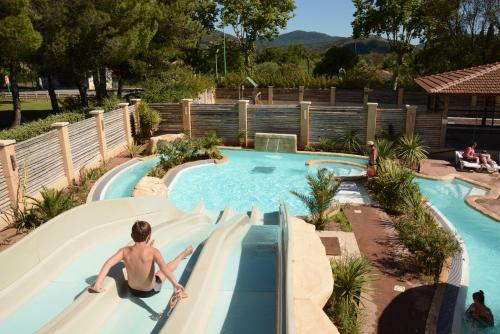 Camping La Prairie - Hotel - Le Muy