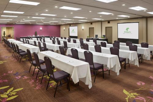 홀리데이 인 토론토 - 국제공항 바이 IHG - 회의실/연회장