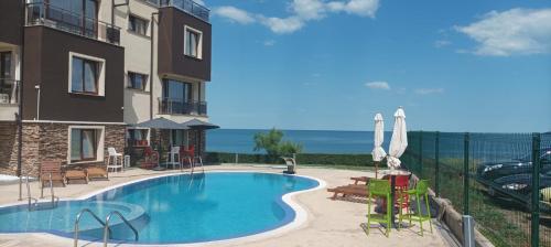 2 bedrooms, 4 beds